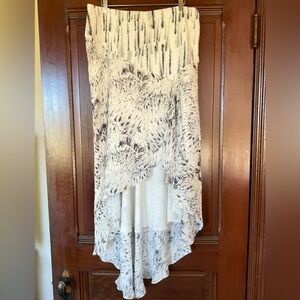 Haute Hippie Monochrome 100% silk skirt ruffle hem abstract feather print.
